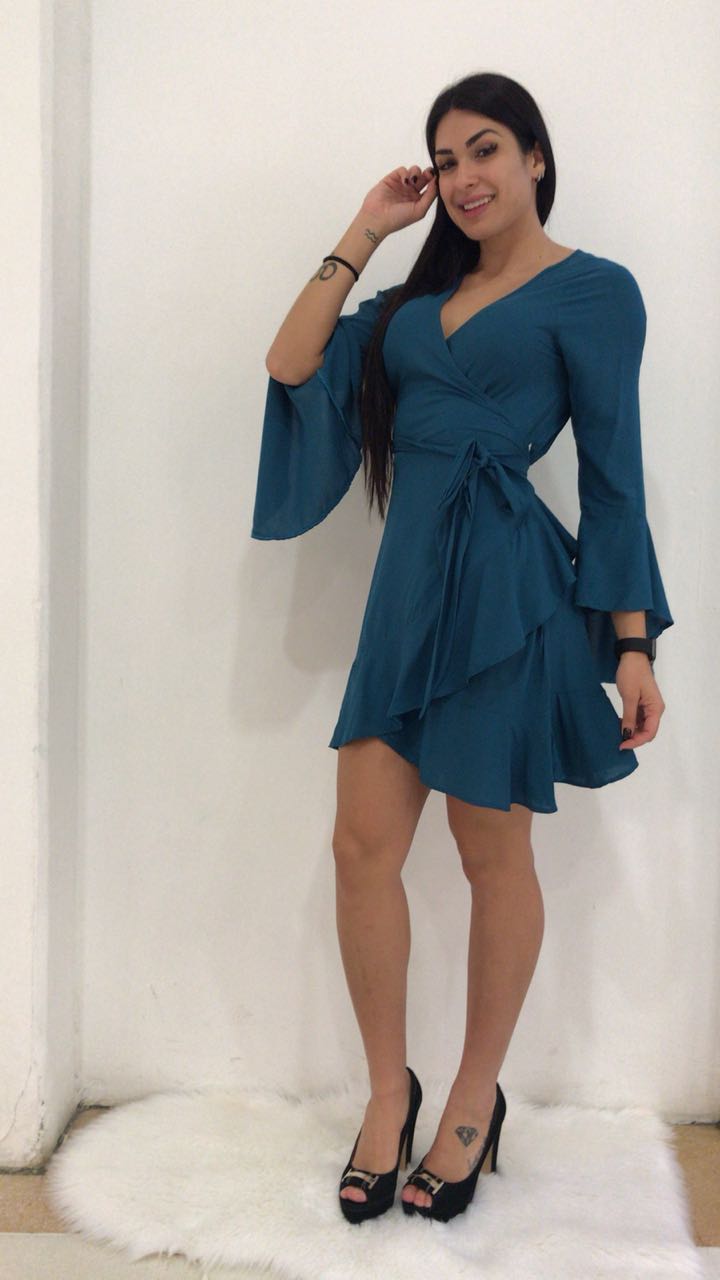 vestido transpassado com manga